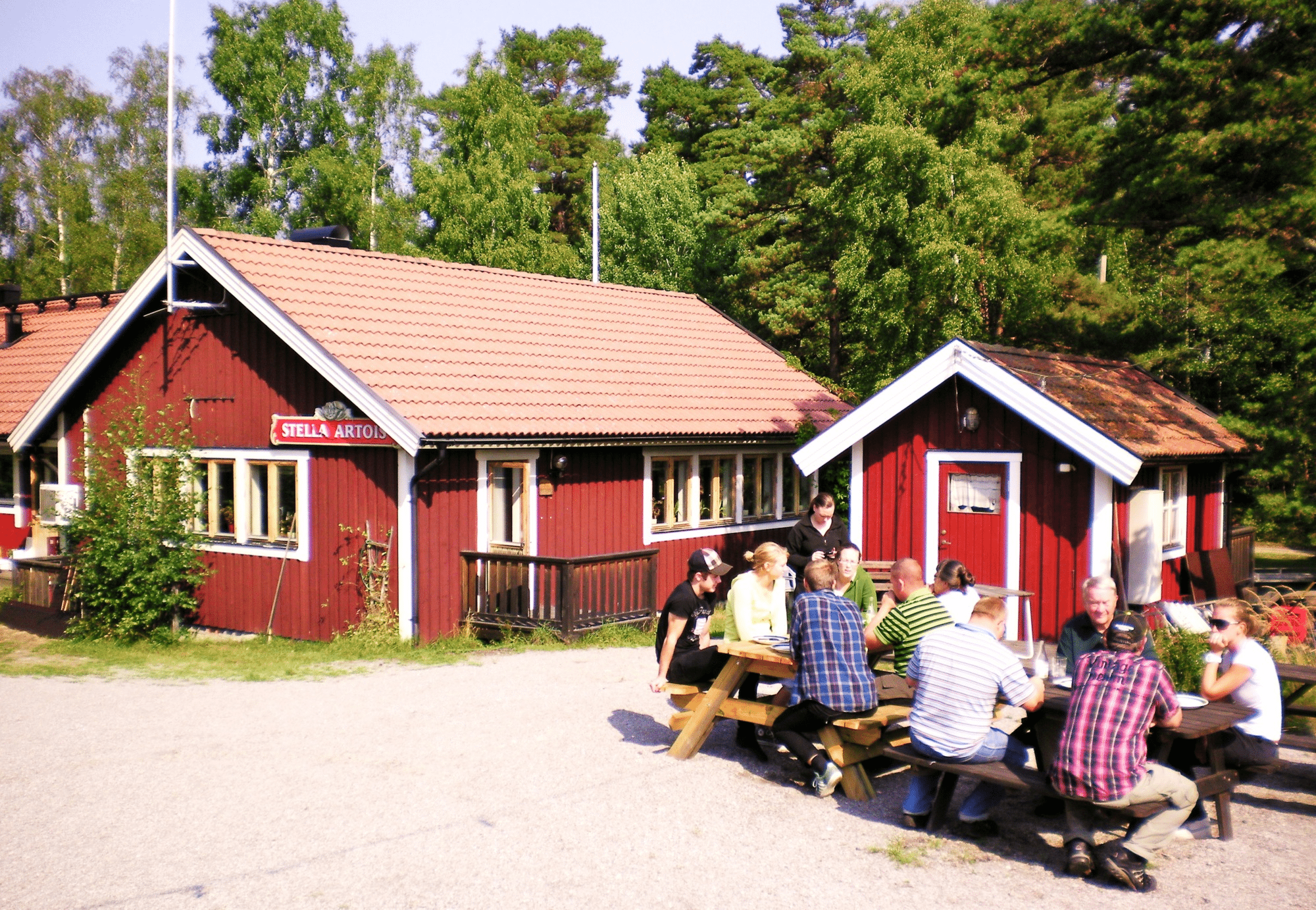 nämndö hembygdsgård röda hus med vita knutar